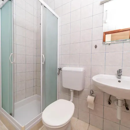 Apartment 2 Bedroom Gorgeous In