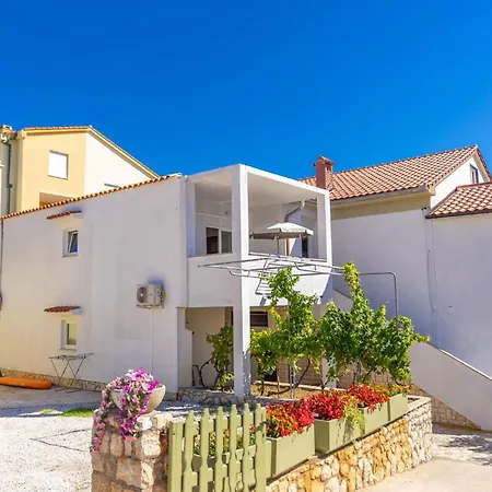 Cozy Apartment In Barbat Na Rabu With Wifi