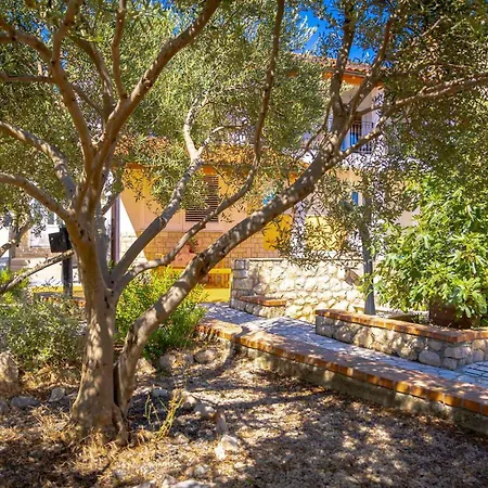 2 Bedroom Gorgeous In Apartment