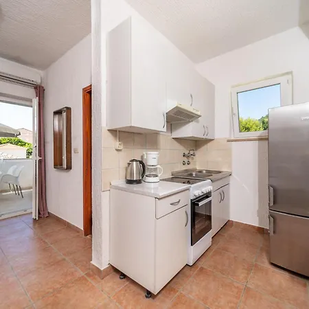 Apartment Lovely In With Kitchen Barbat na Rabu