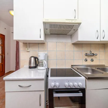 Lovely In With Kitchen * Barbat na Rabu